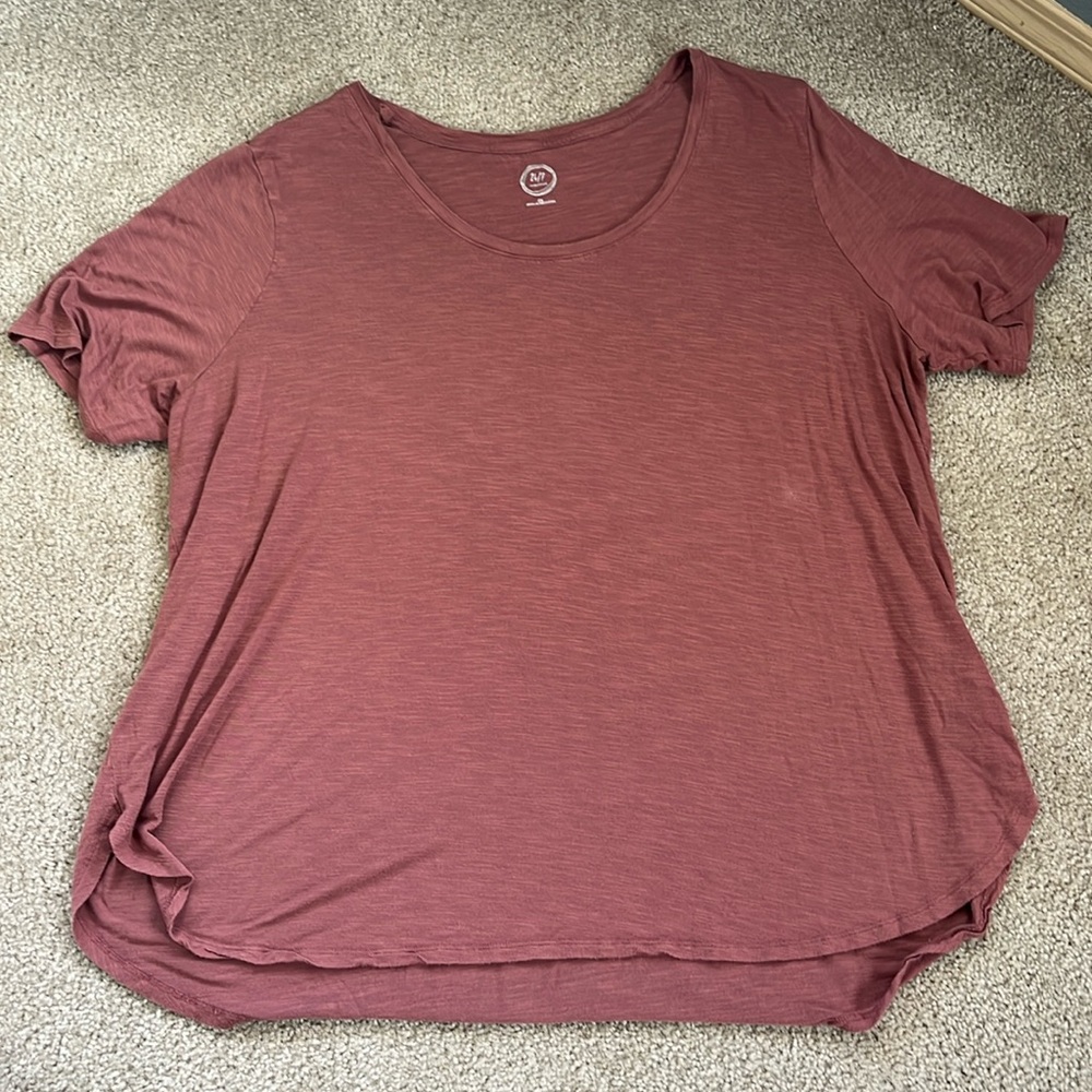 Pink Maurices short sleeve. Size 2X. Slightly work. Good condition.